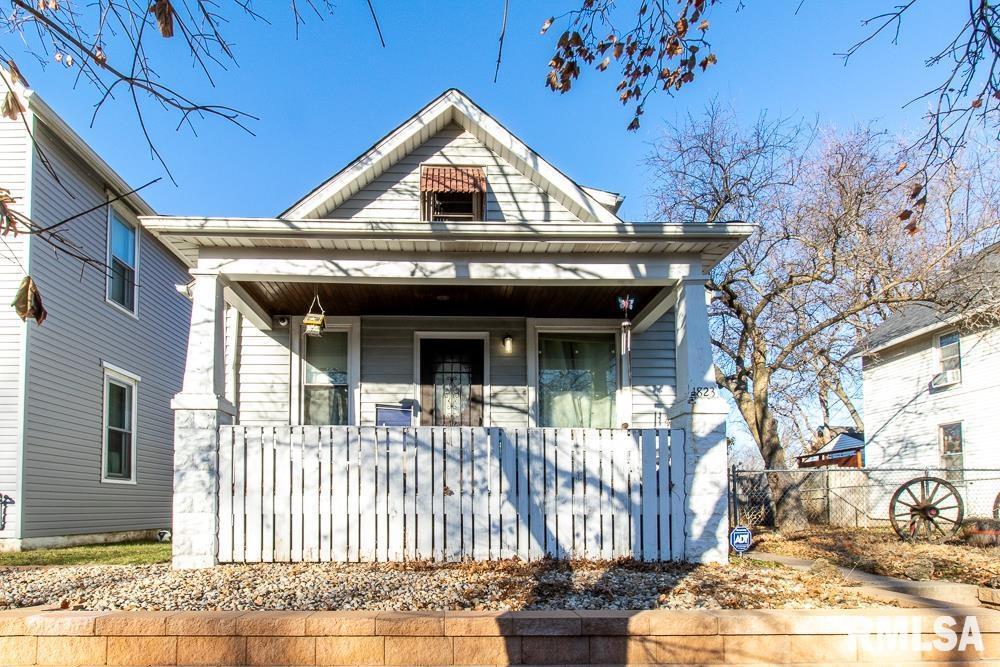 1823 16th Ave., Moline, IL 61265