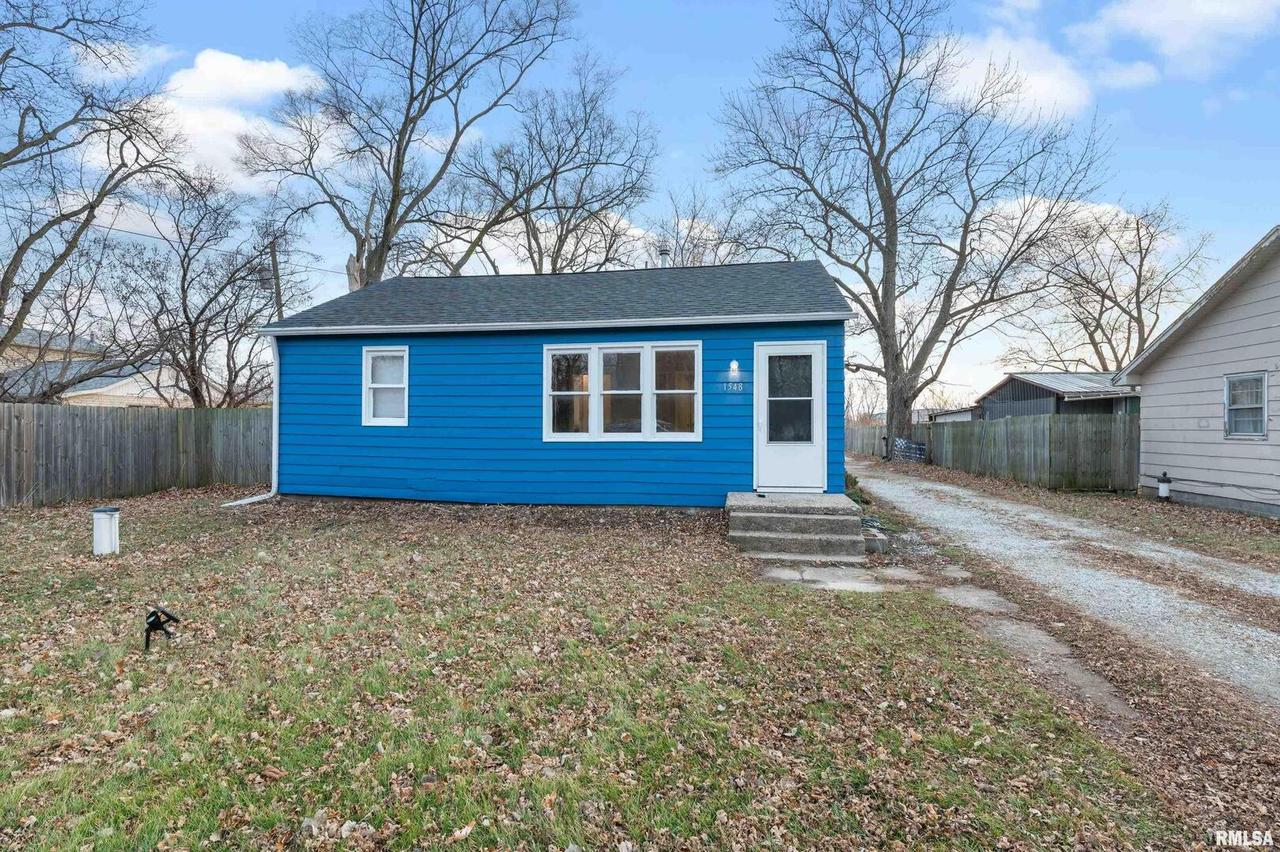 1548 40th Ave., Moline, IL 61265