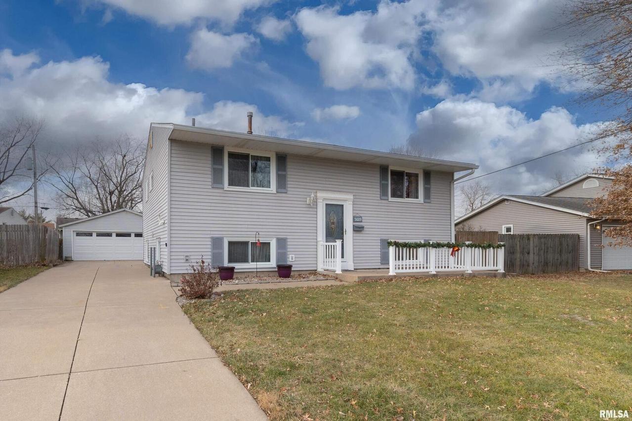 5009 50th St., Moline, IL 61265