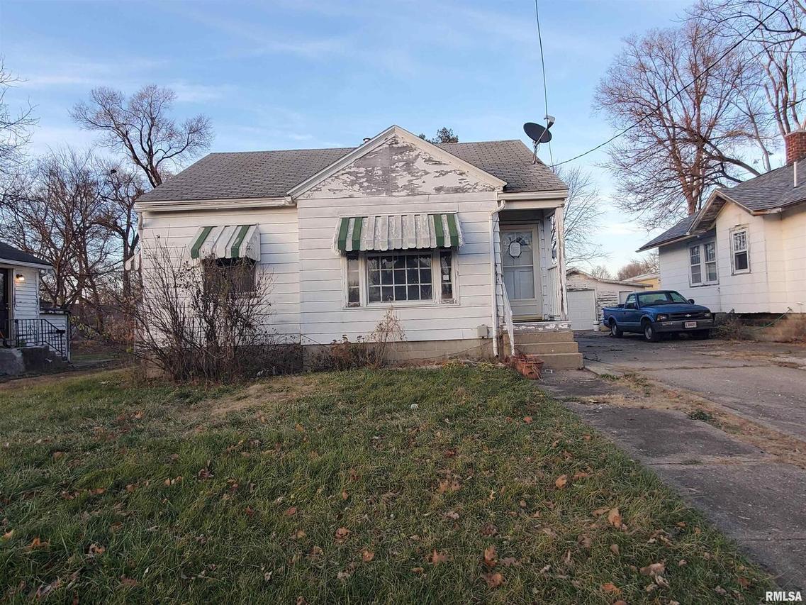 1061 E South St., Galesburg, IL 61401