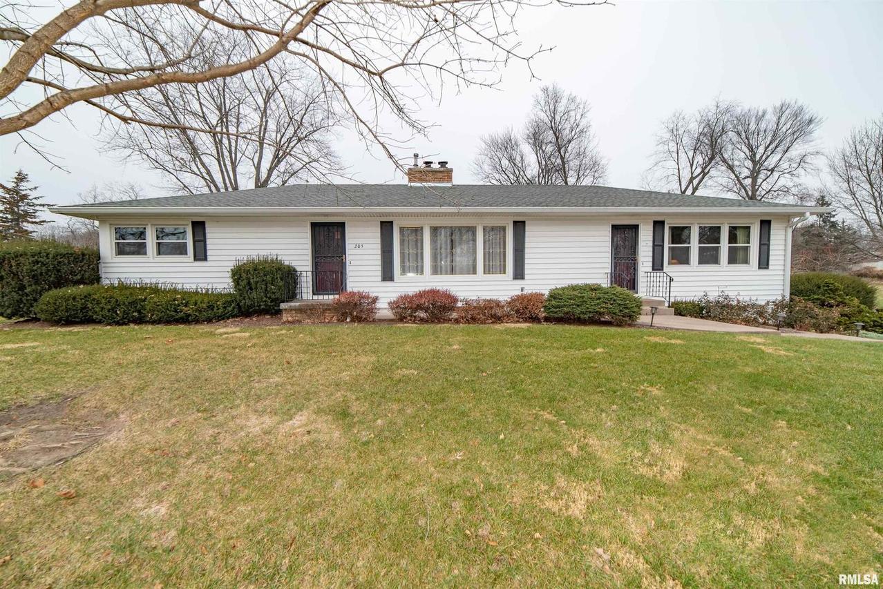 205 31st Ave., Moline, IL 61265