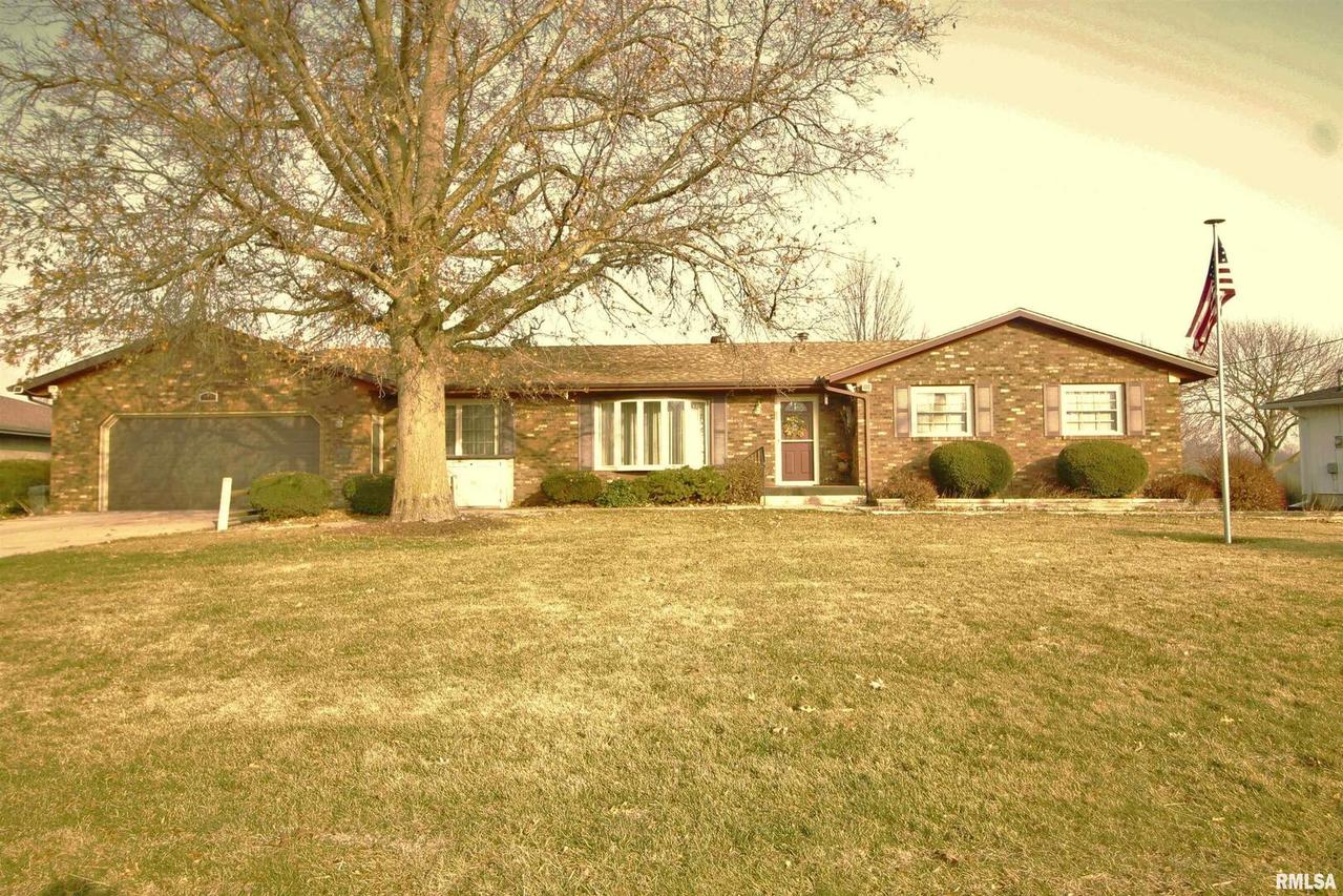 476 Oakwood Cir., Coal Valley, IL 61240