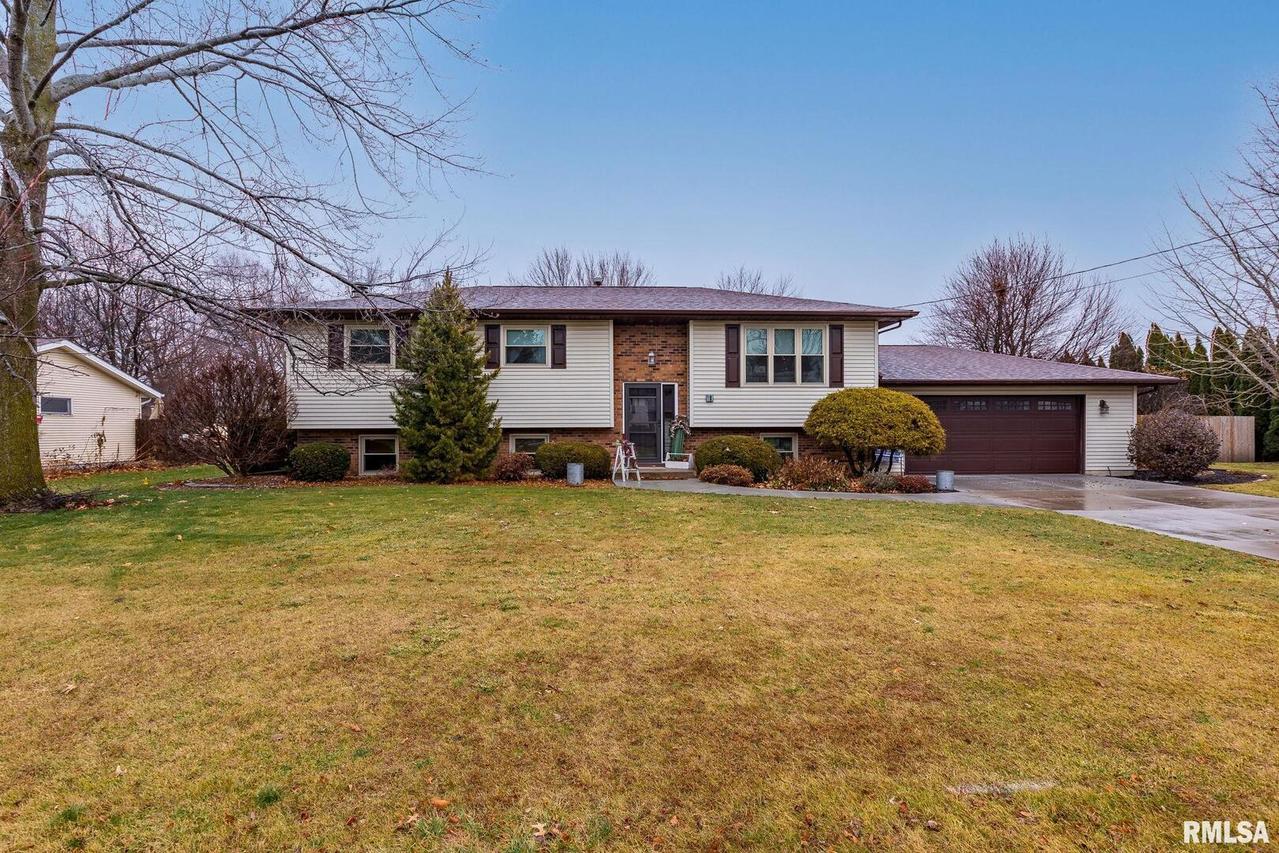 1 Kimberly Dr., Coal Valley, IL 61240