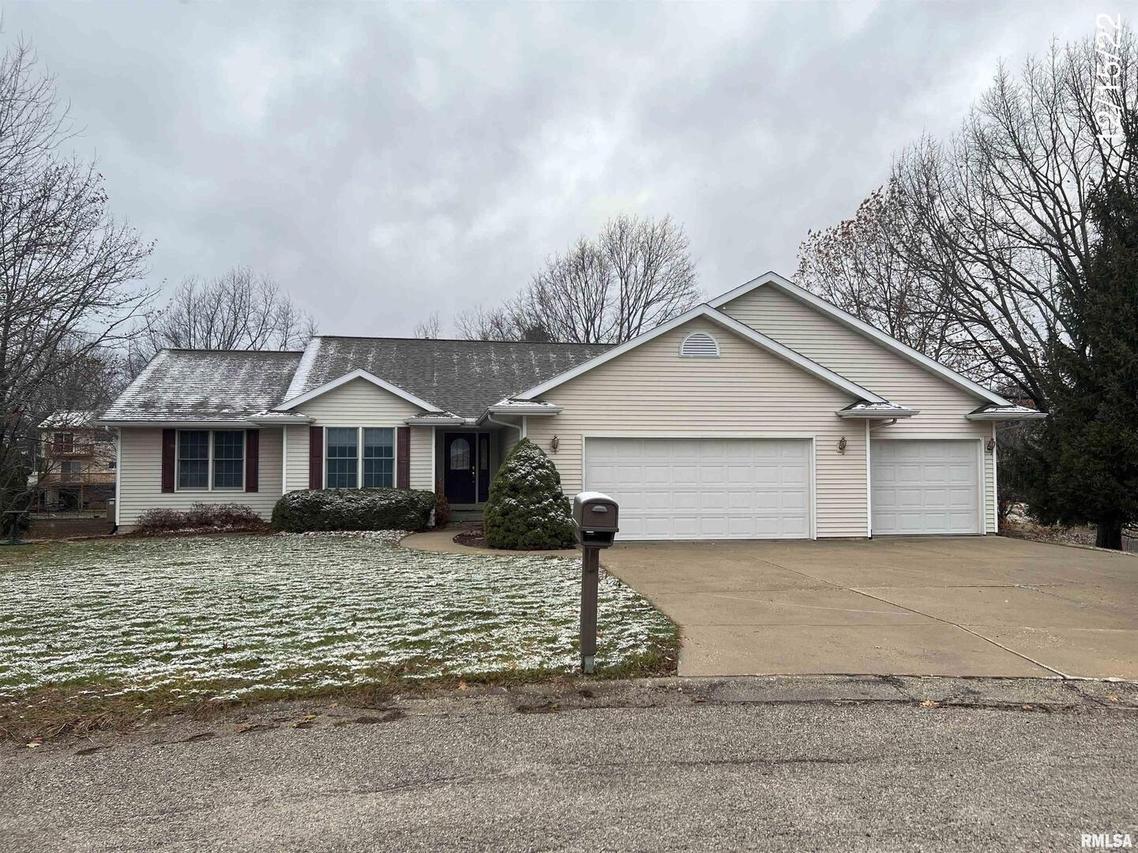 214 Lake View Ct., Colona, IL 61241