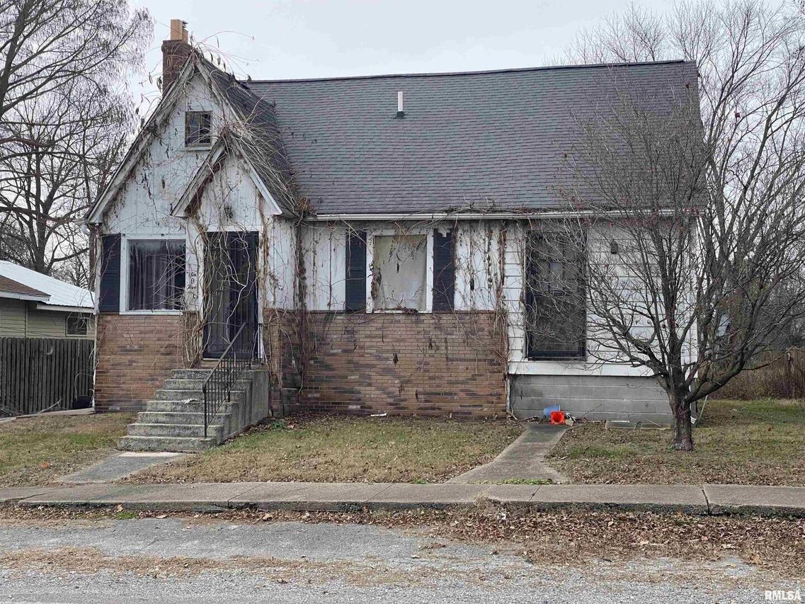 605 N Douglas St., West Frankfort, IL 62896