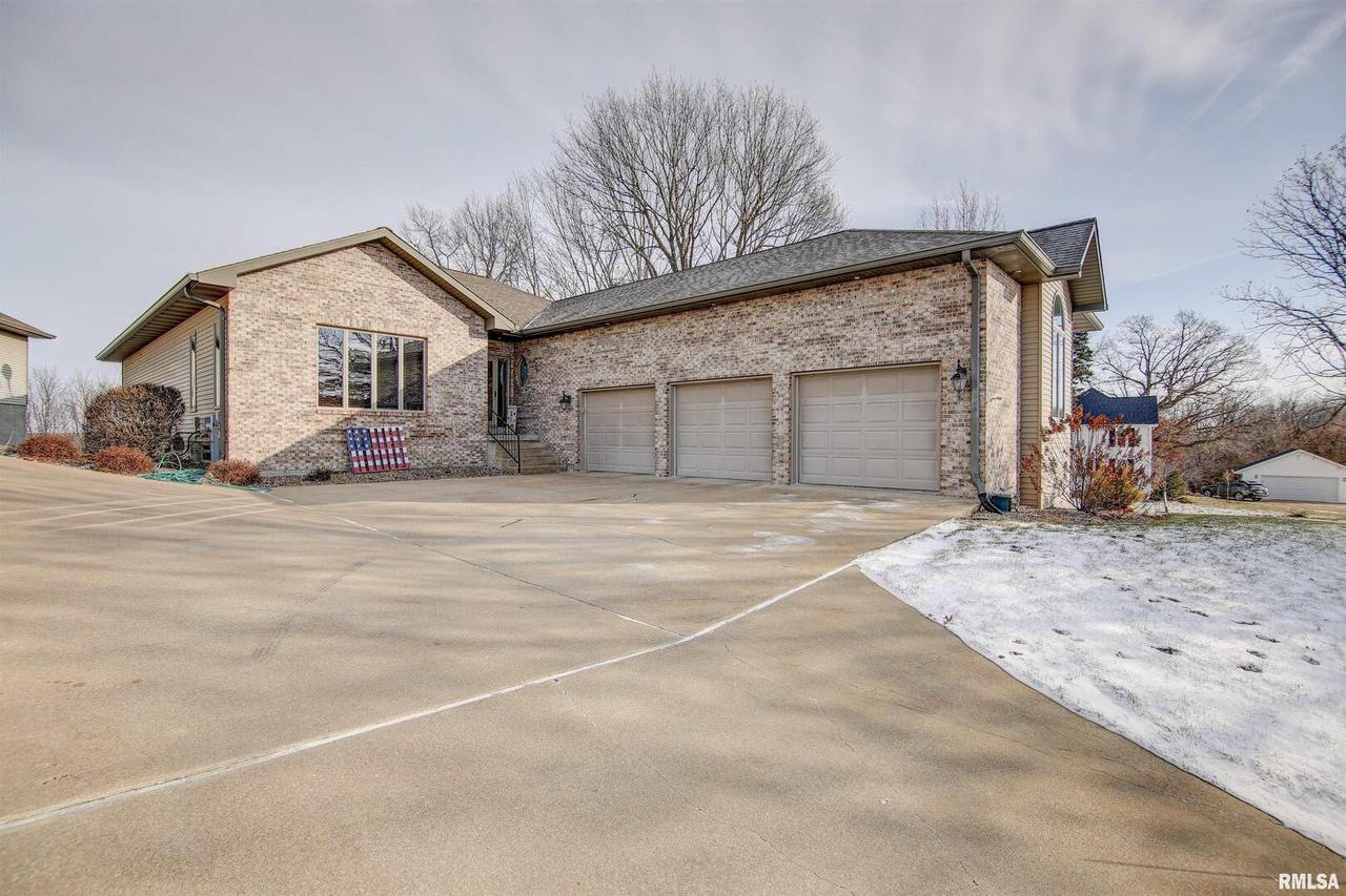 1117 Melody Hills Dr., Fulton, IL 61252