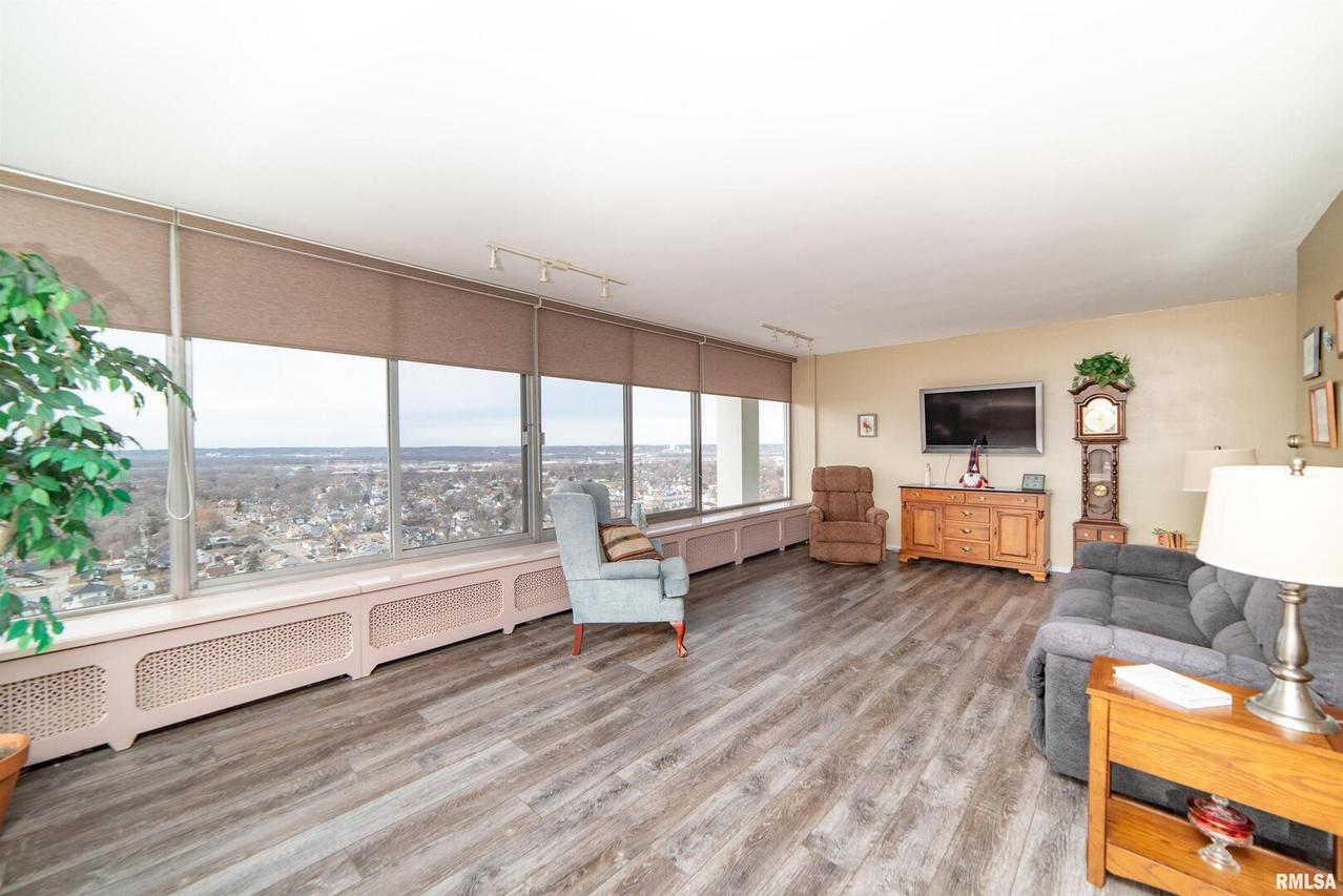 1337 21st Ave. #10B, Rock Island, IL 61201