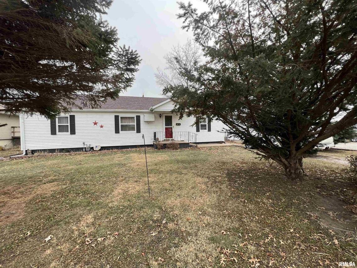 1006 NW 2nd St., Aledo, IL 61231