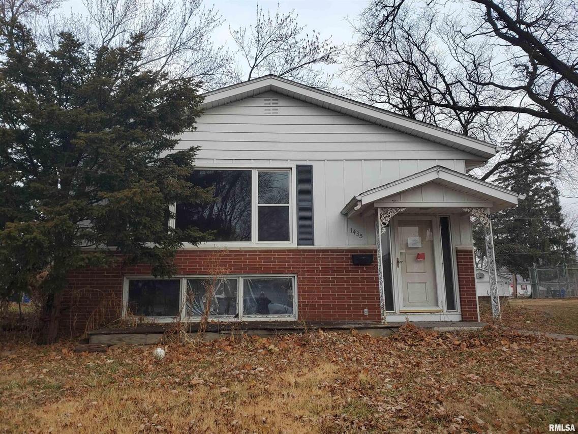 1435 26th Ave., Moline, IL 61265