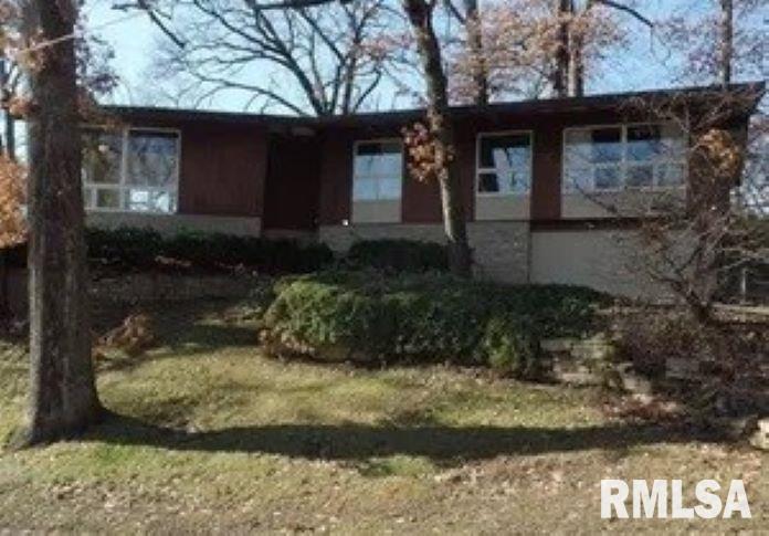 2025 11th Street Pl., East Moline, IL 61244