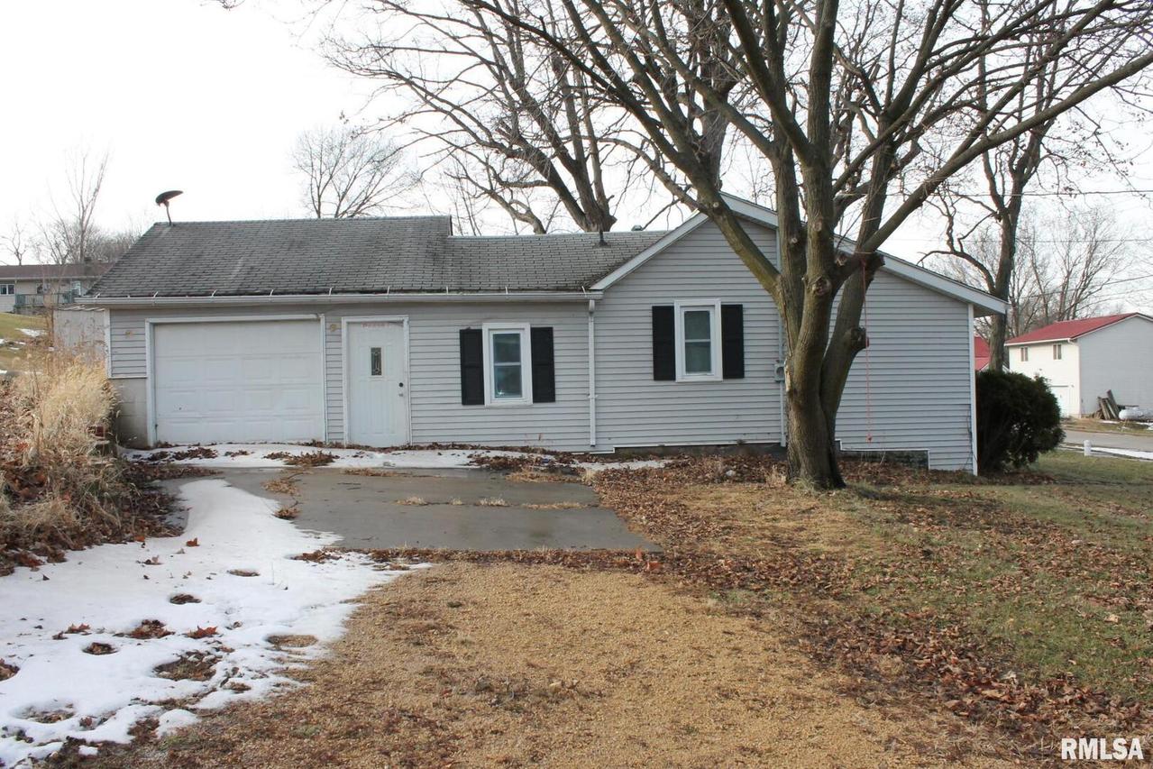 607 N Bluff St., Albany, IL 61230