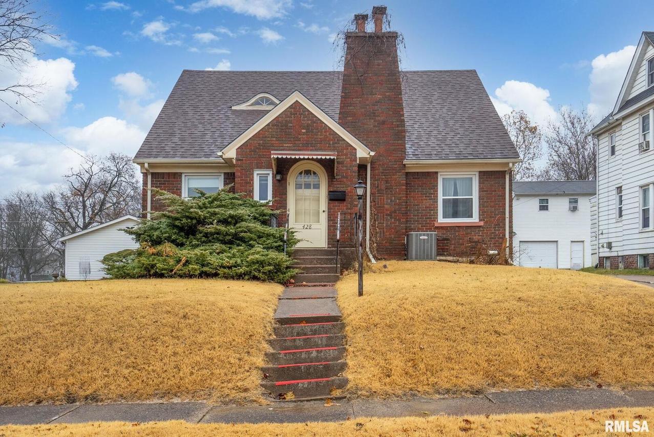 428 46th St., Moline, IL 61265