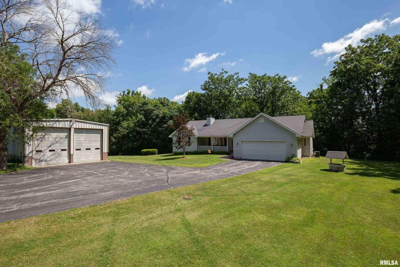 741 Hillcrest Rd., Milan, IL 61264