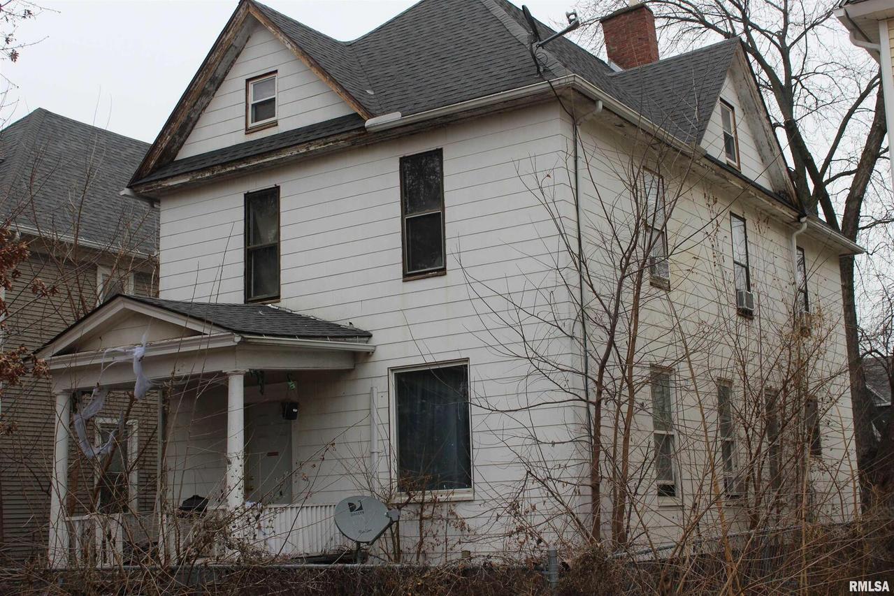 1205 14 1/2th St., Rock Island, IL 61201