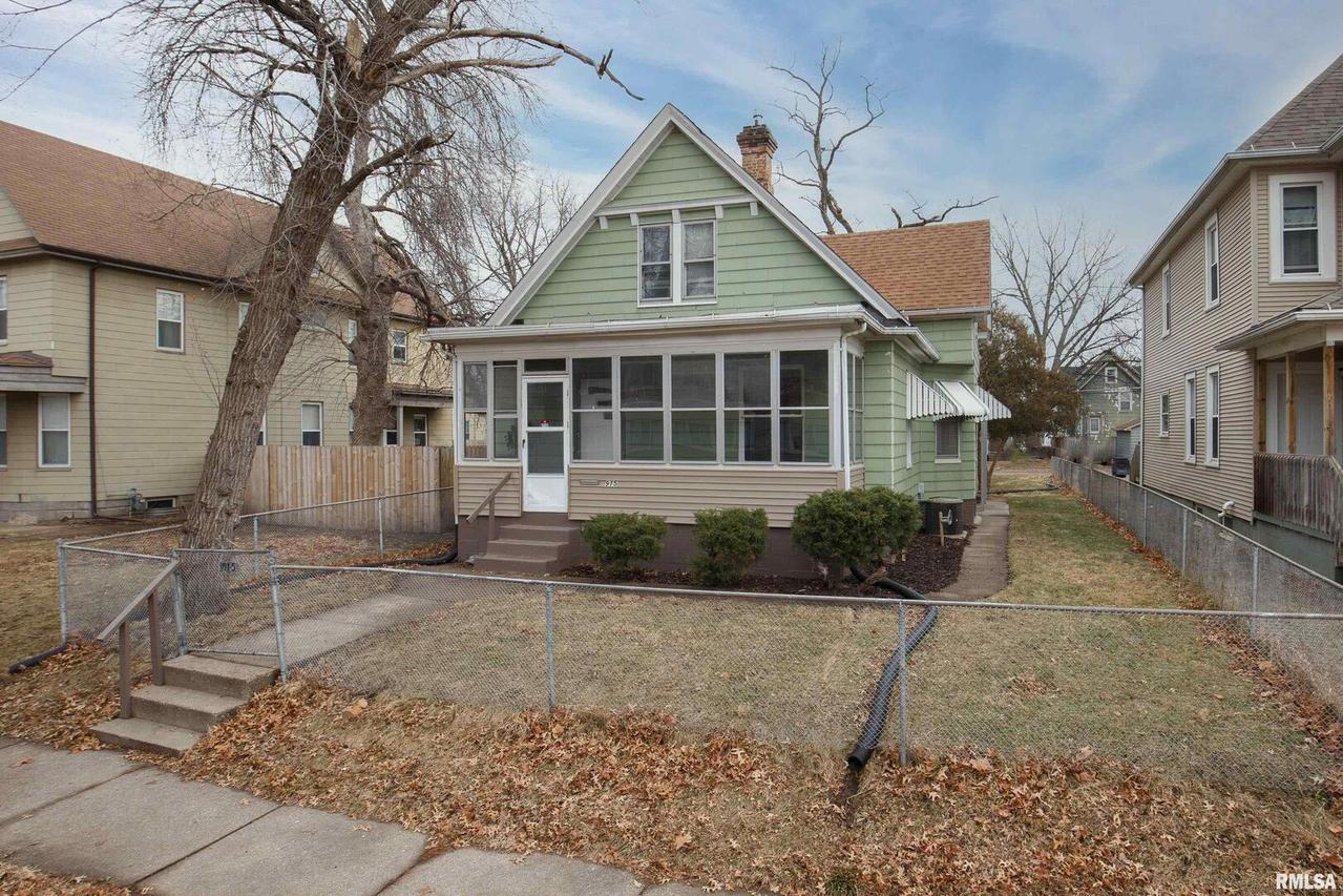 915 14th St., Rock Island, IL 61201