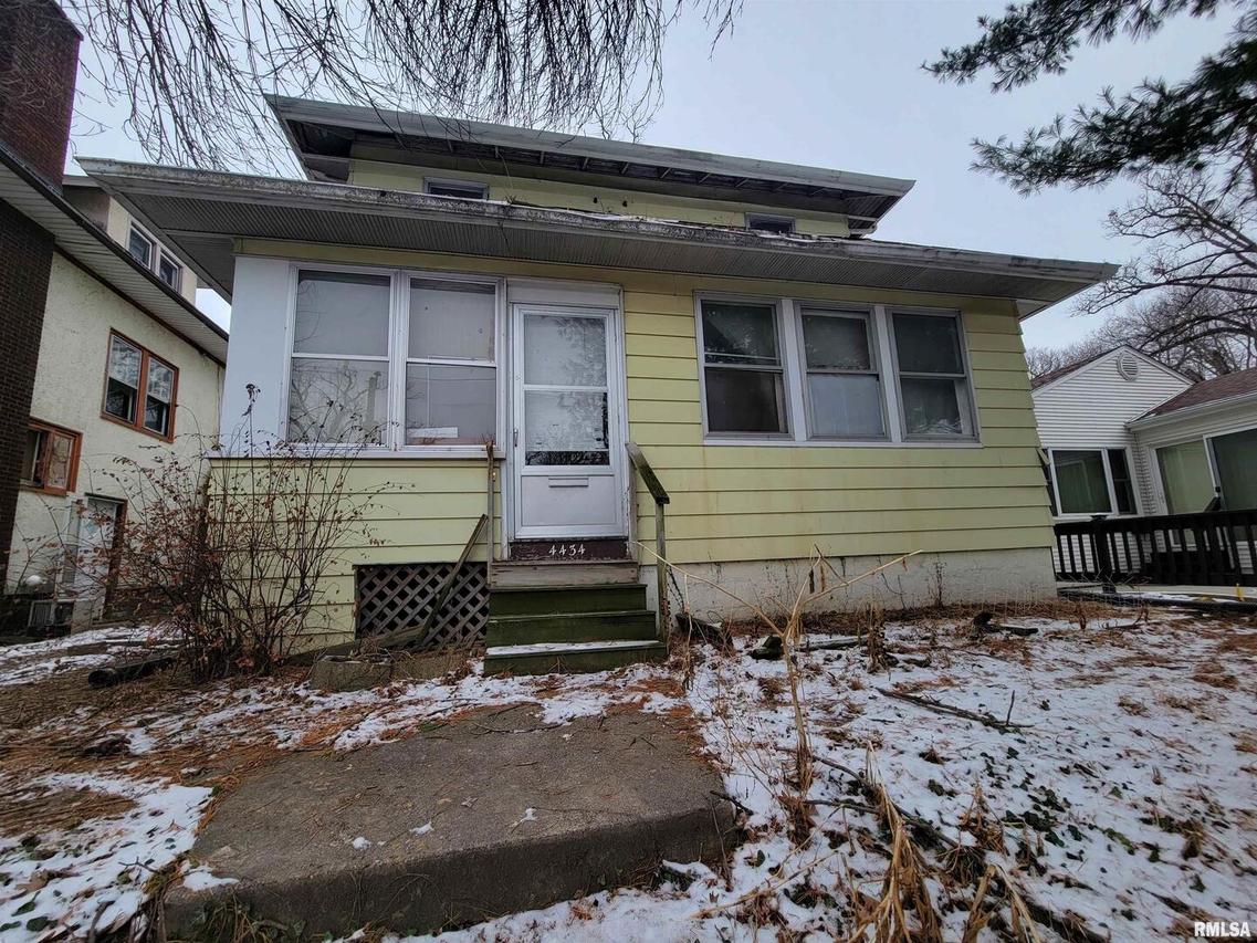 4434 10th Ave., Rock Island, IL 61201