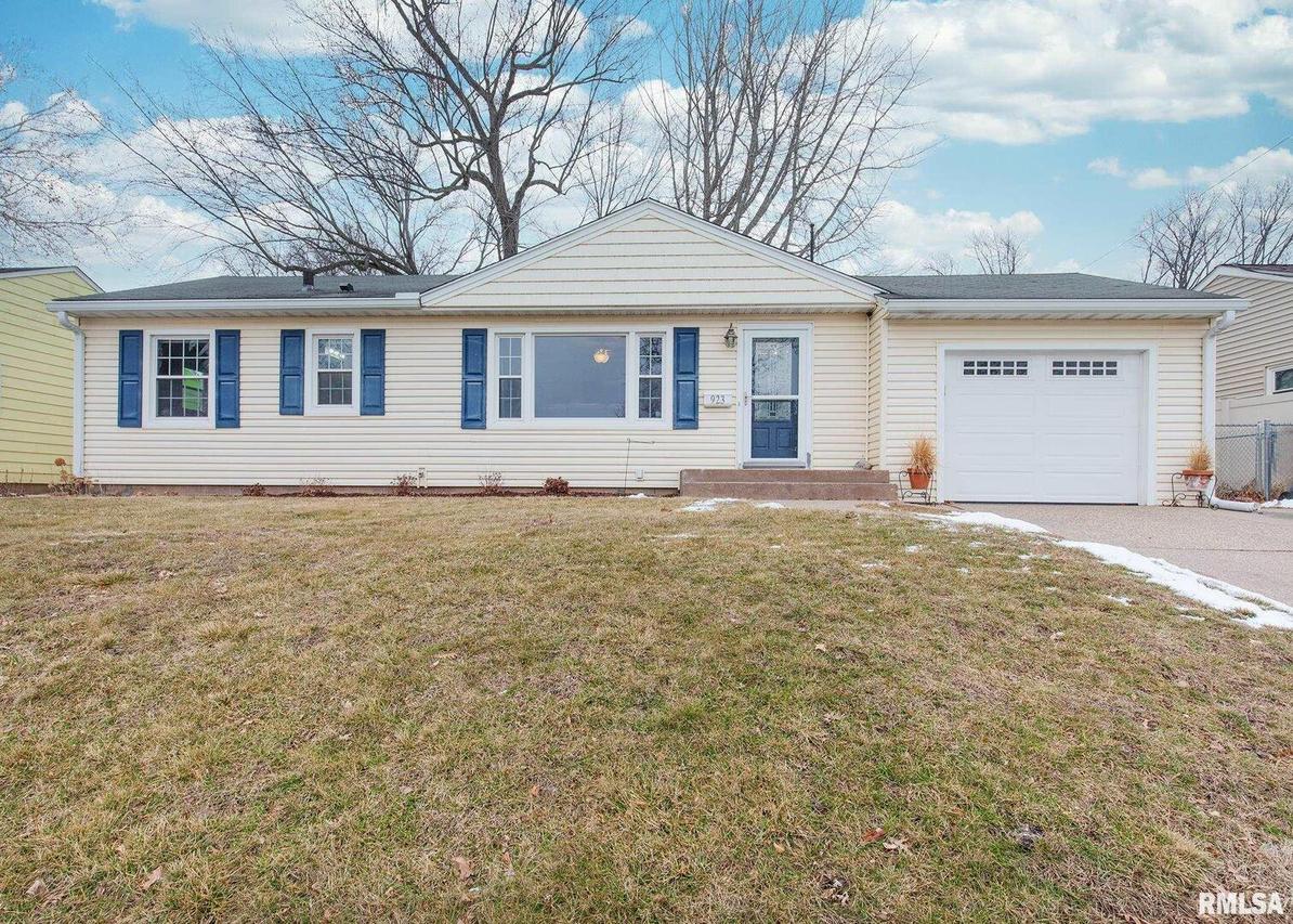 923 33rd Ave., Moline, IL 61265