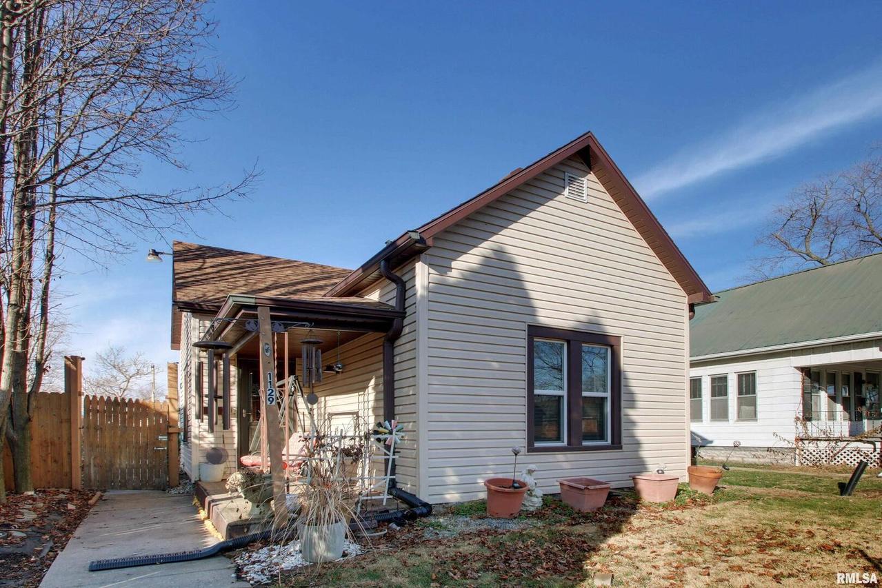 1129 N 11th St., Quincy, IL 62301