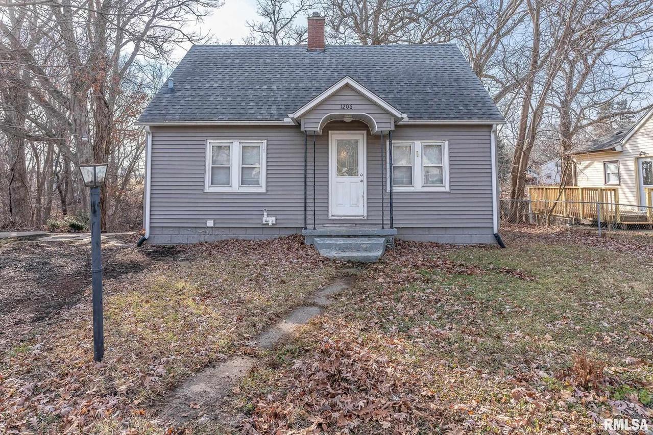 1206 3rd St., Silvis, IL 61282