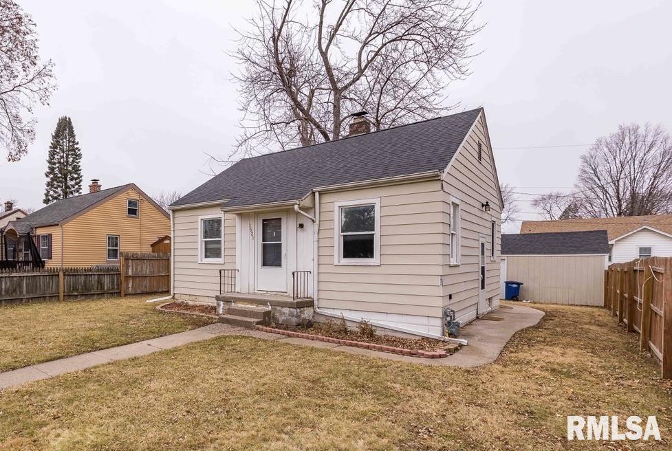 1521 Elm Ln., Moline, IL 61265