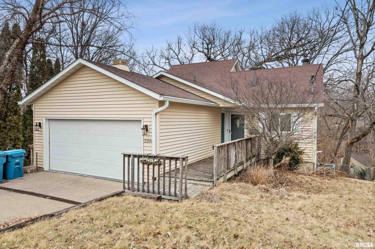 2206 9th St., East Moline, IL 61244