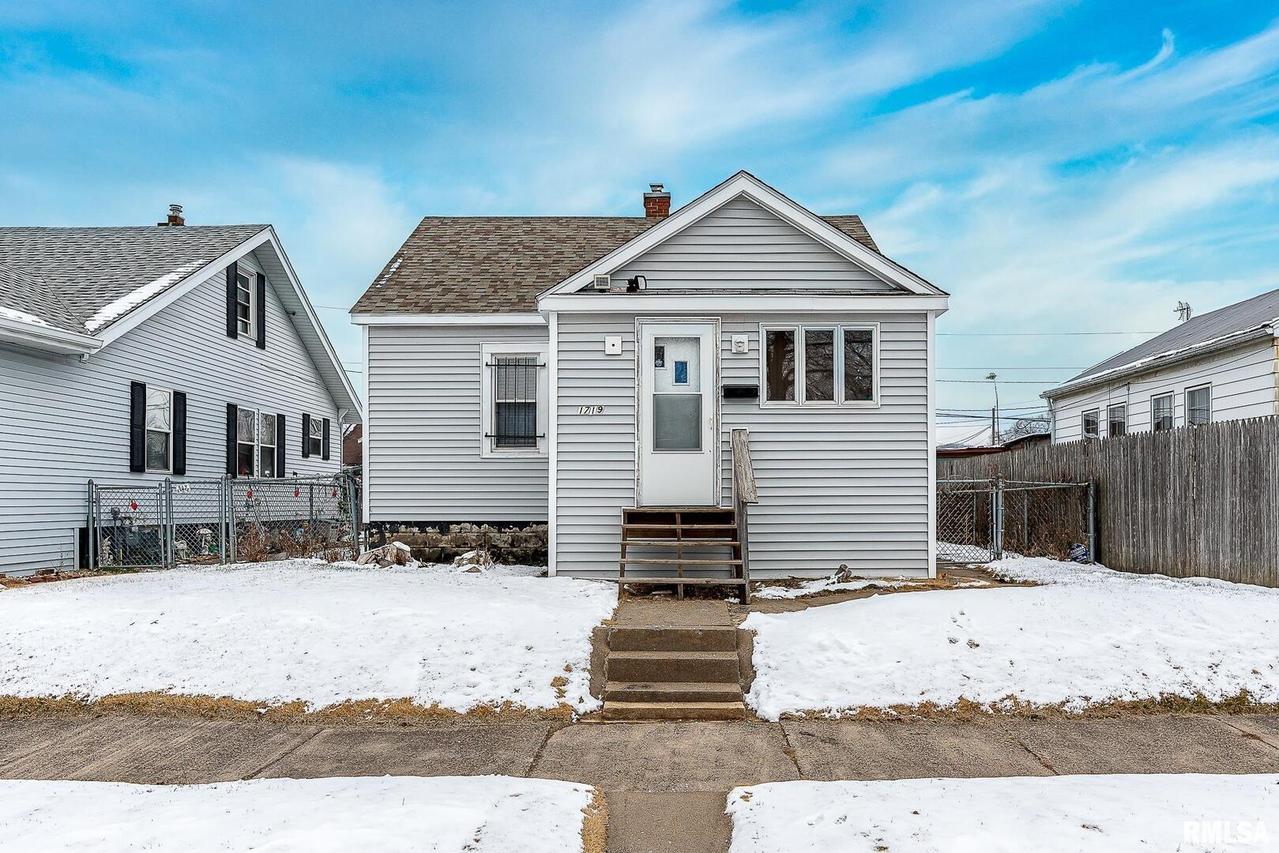 1719 8th St., Rock Island, IL 61201