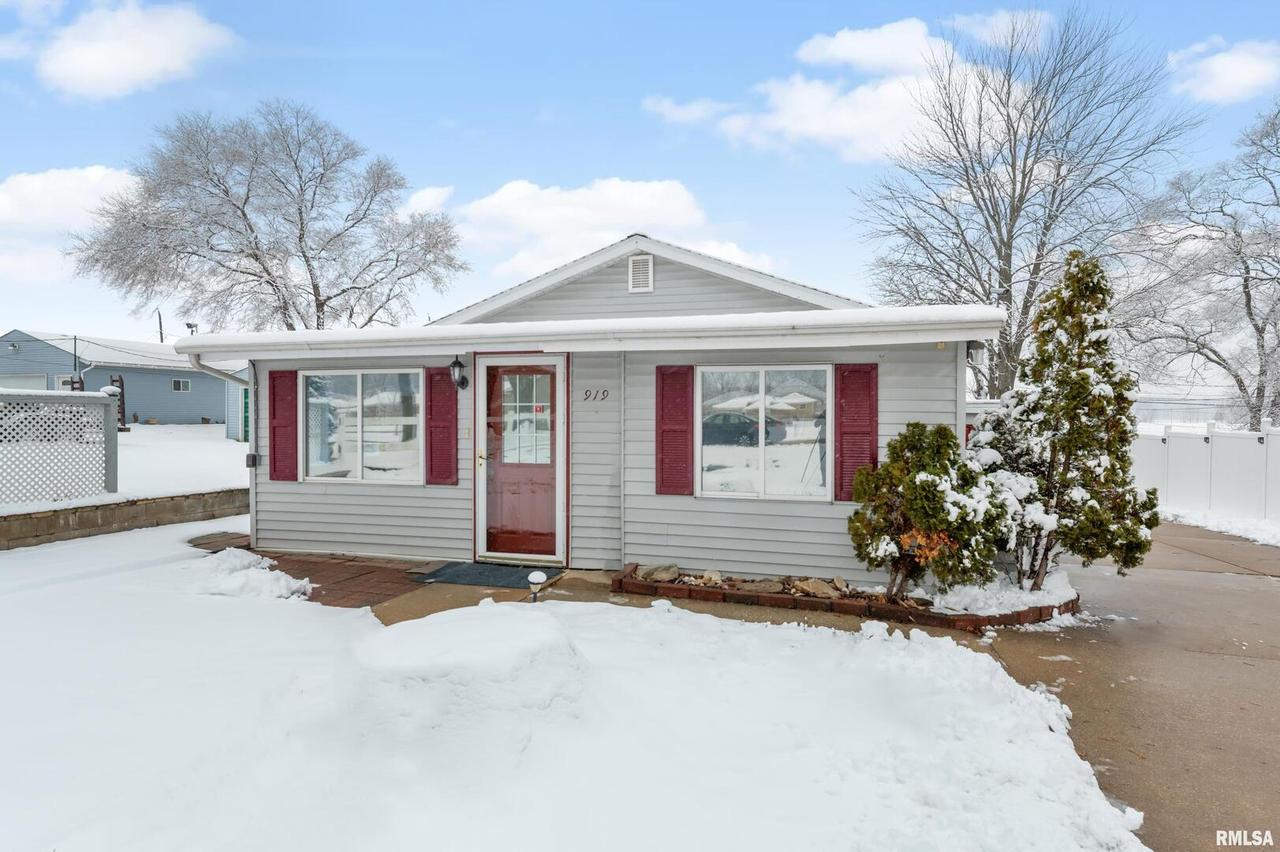 919 8th St., Colona, IL 61241