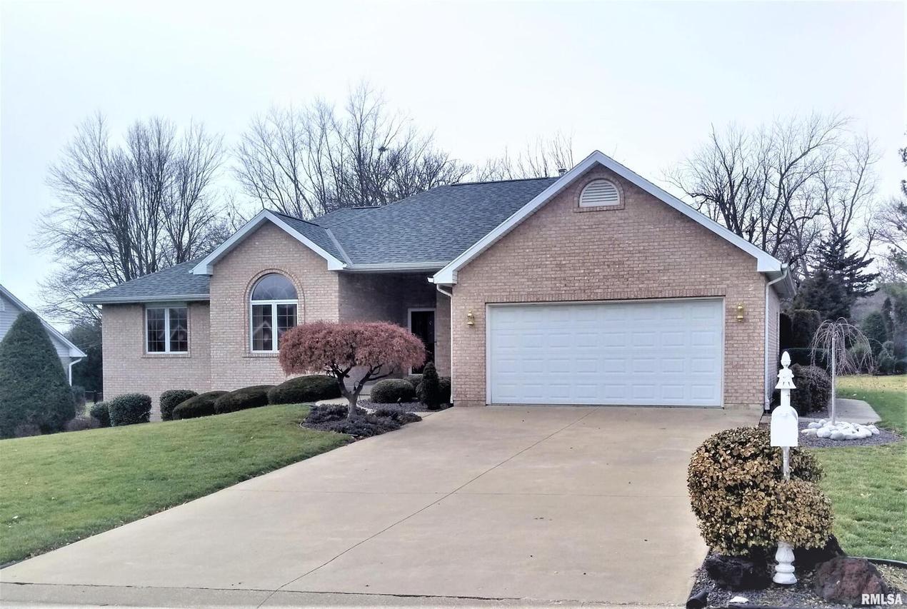 628 Woodbridge Dr., Quincy, IL 62301