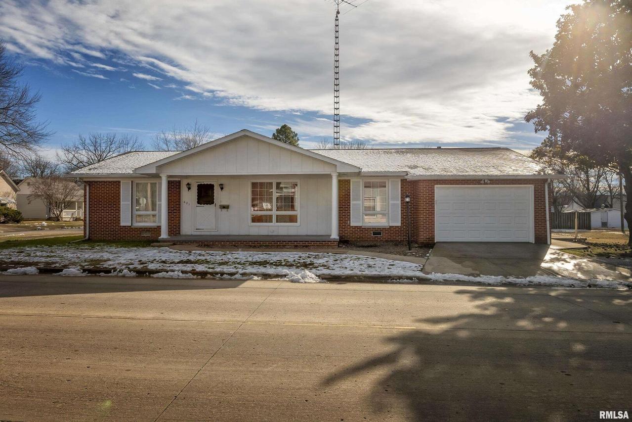 621 N 12th St., Herrin, IL 62948