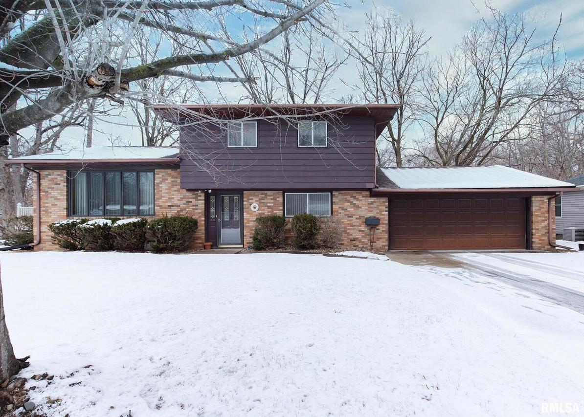 3216 2nd St., East Moline, IL 61244