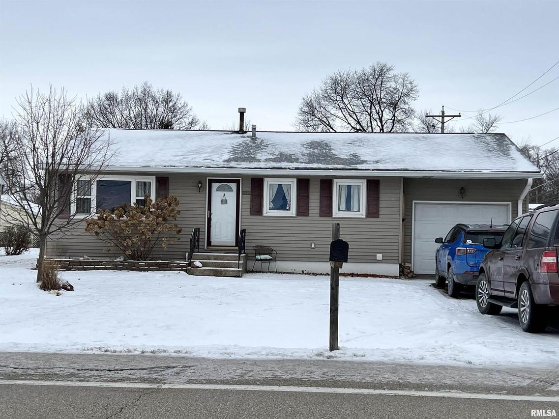 1107 4th Ave., Hampton, IL