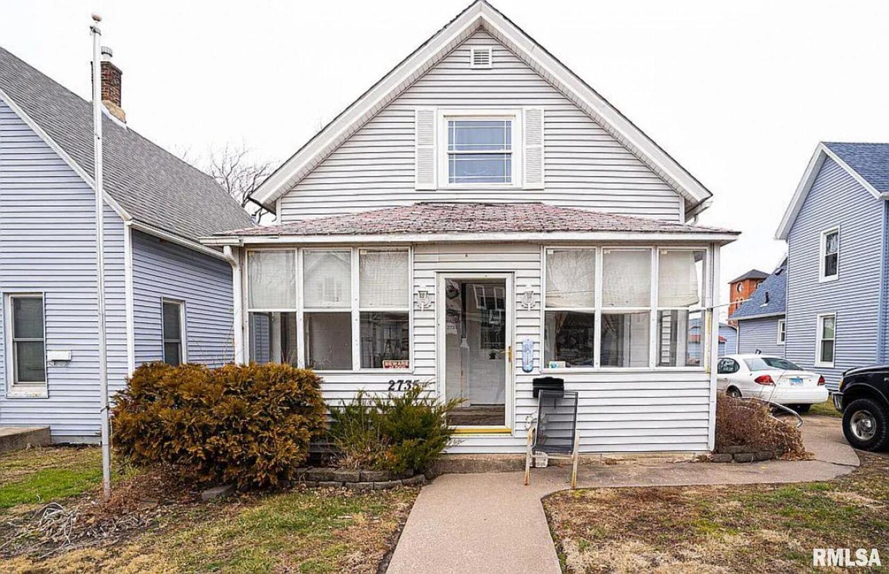 2735 5 1/2 Ave., Rock Island, IL 61201