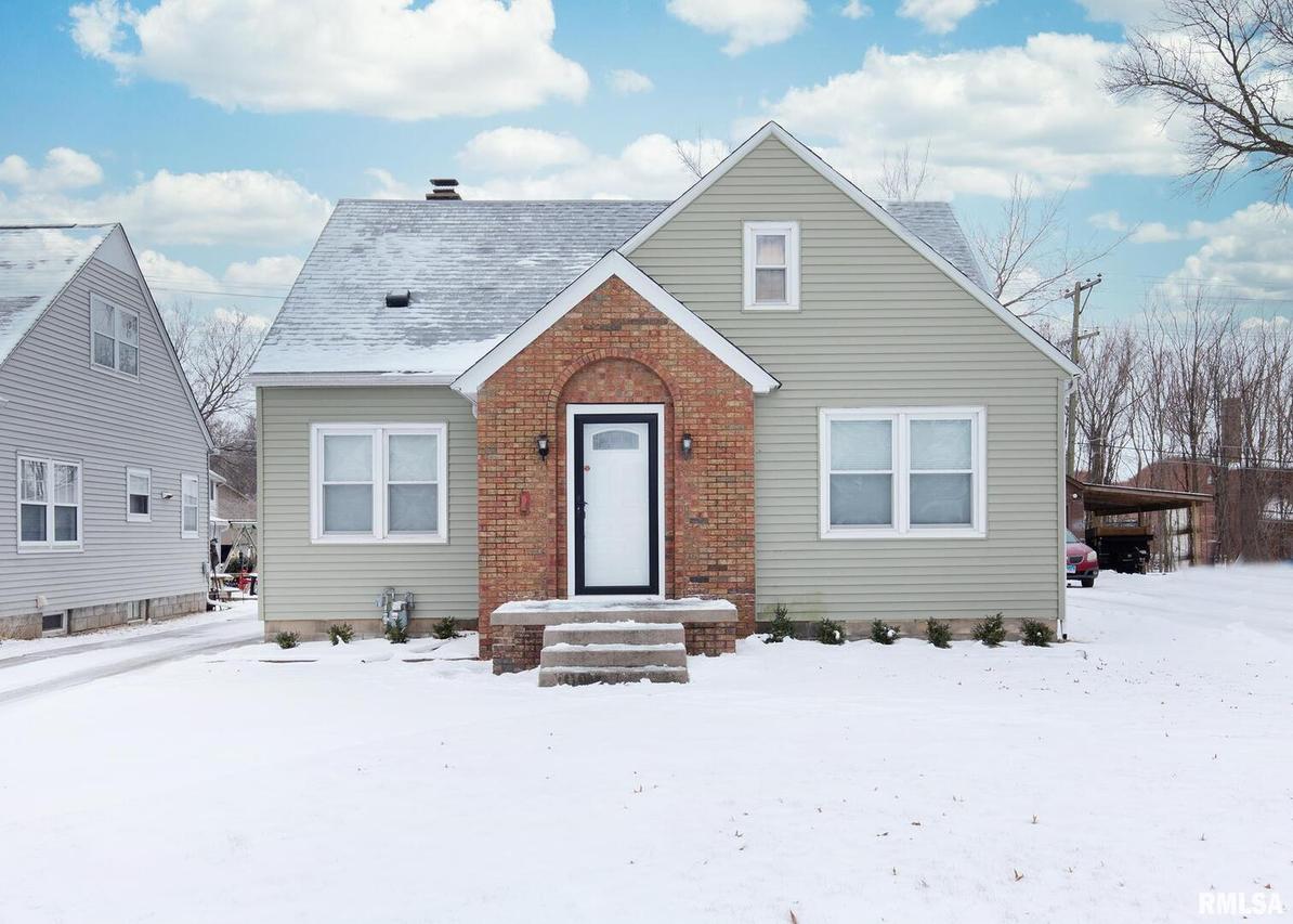 802 27th Ave., Moline, IL 61265