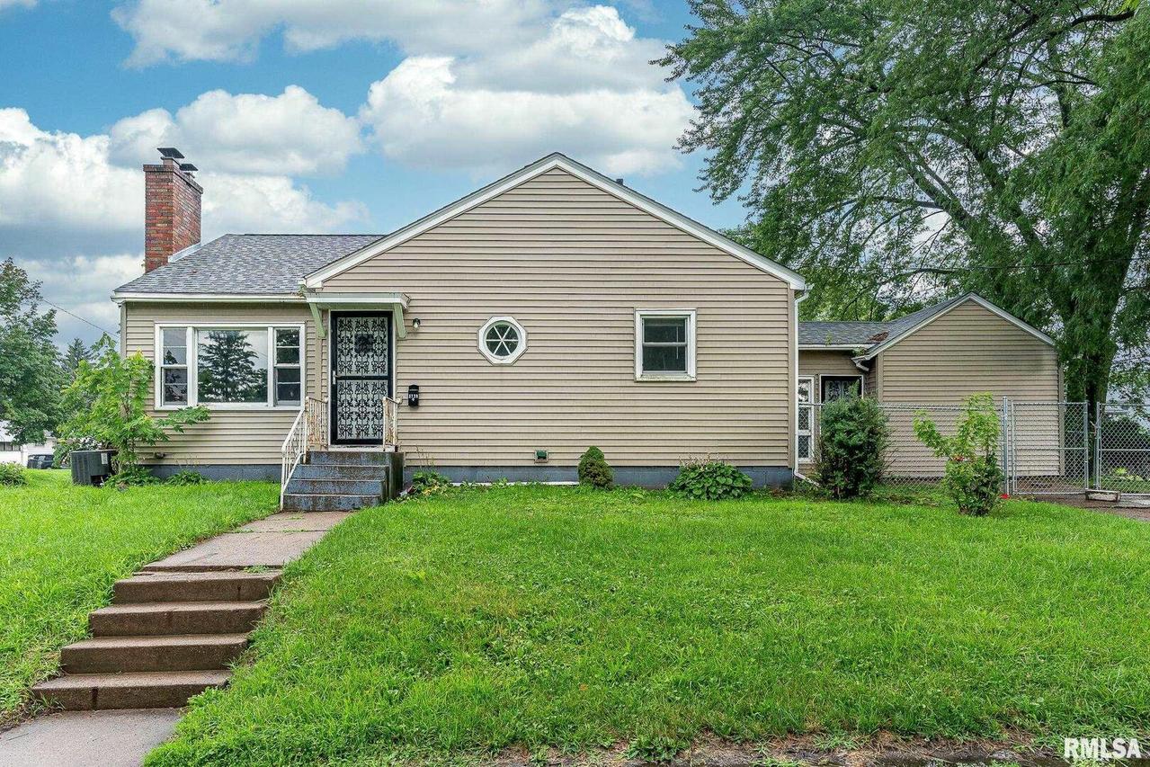 3720 23rd Ave., Rock Island, IL 61201