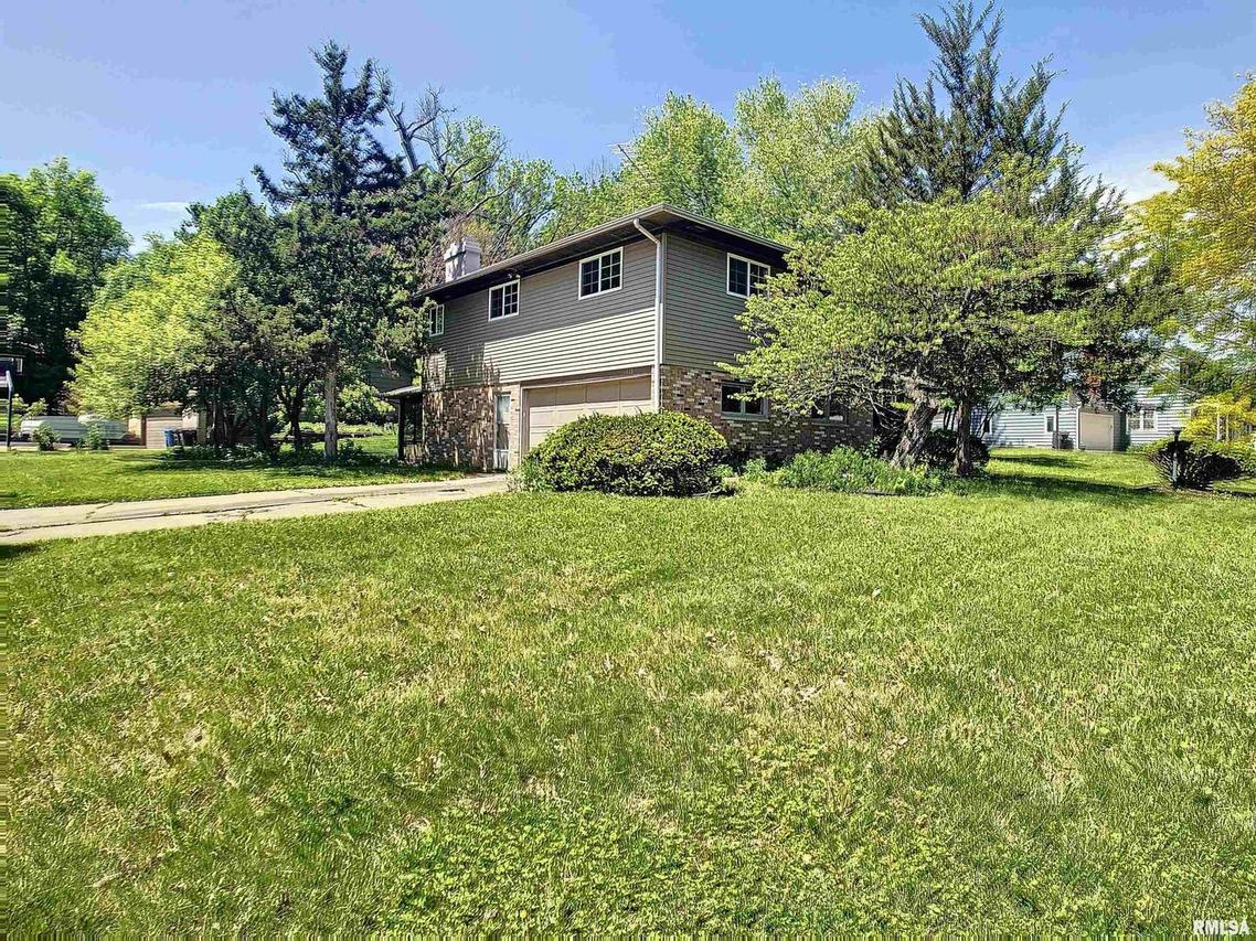 1438 35th Ave., Rock Island, IL 61201