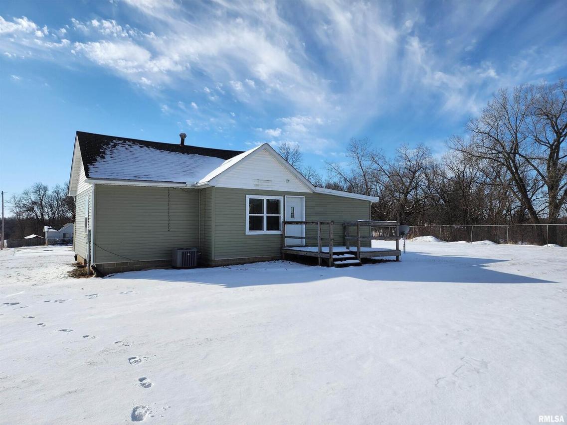 207 6th Ave., Matherville, IL 61263