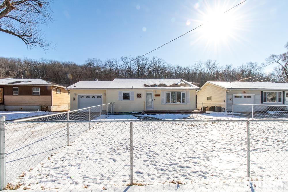 120 3rd Ave., Hampton, IL 61256