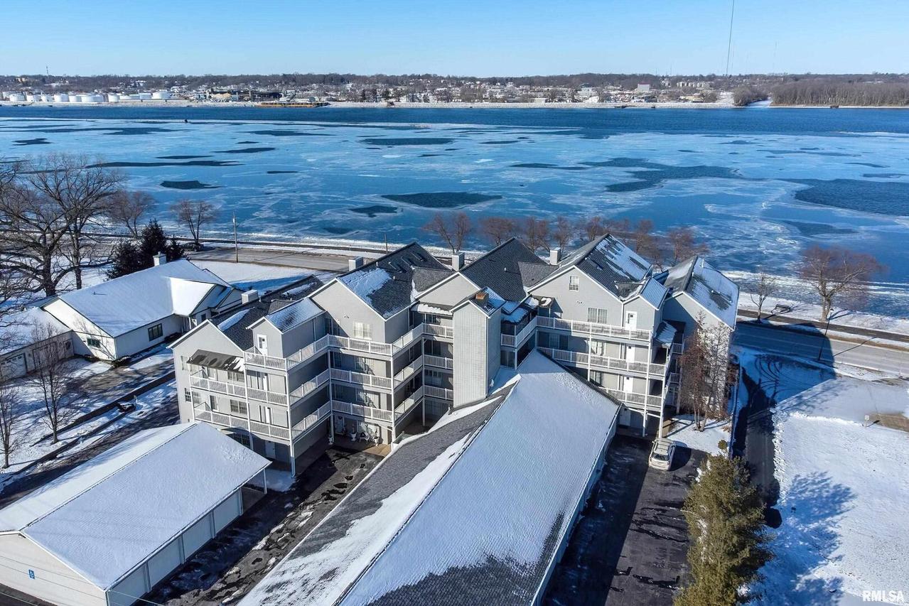 4412 River Dr. #401, Moline, IL 61265