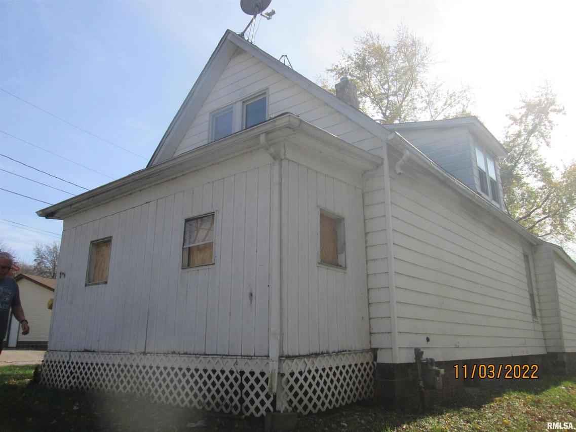 1614 12th Ave., Rock Island, IL 61201