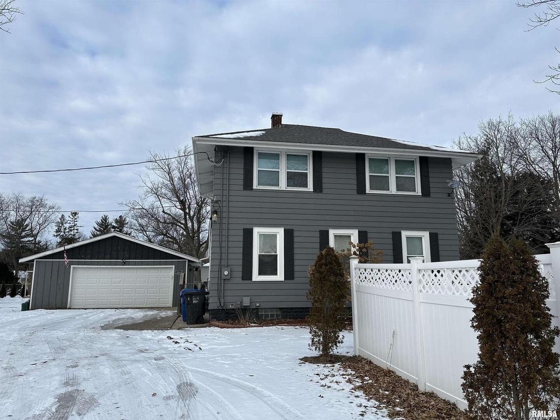 3215 7th St., Moline, IL 61265