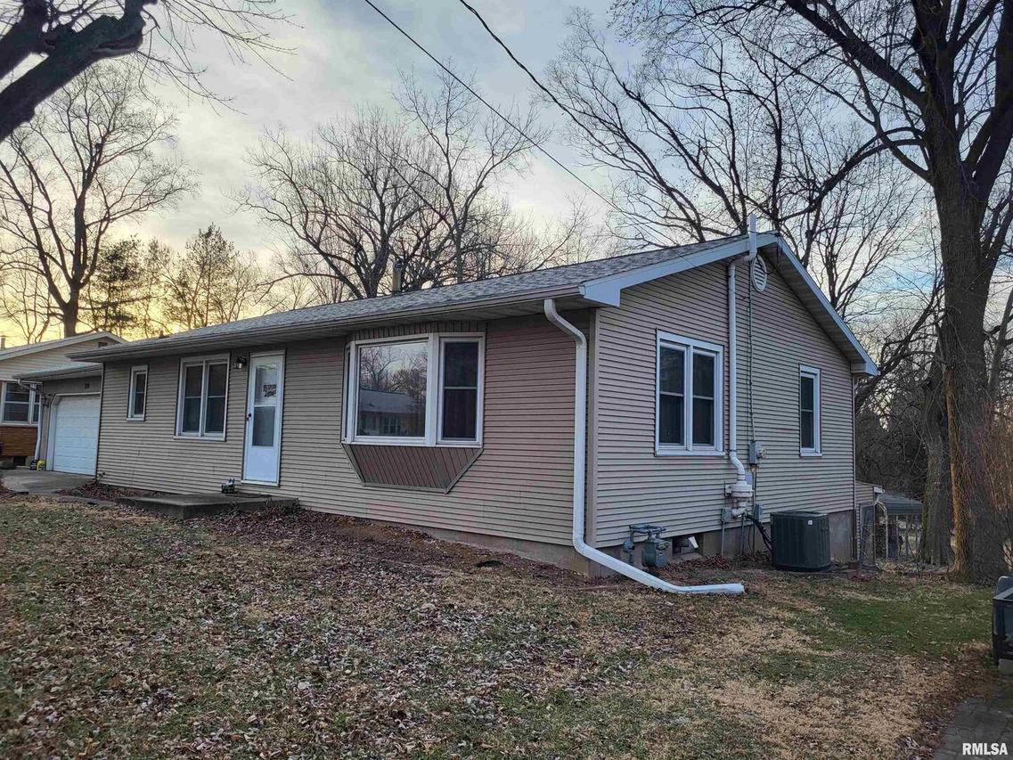 724 S Hilltop Dr., Quincy, IL 62305