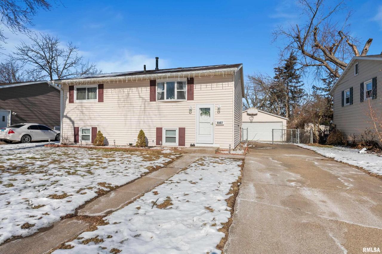 4907 52nd Ave., Moline, IL 61265
