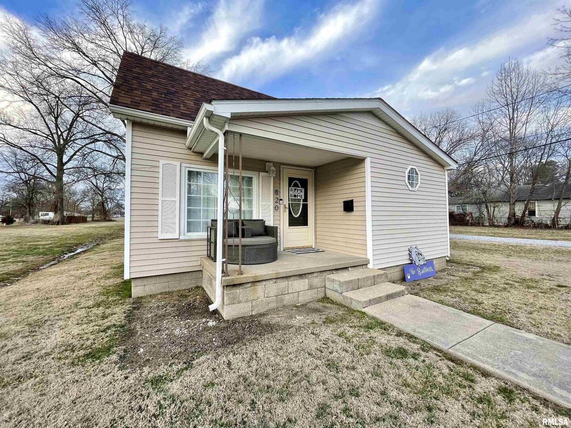 820 W Raymond St., Harrisburg, IL 62946
