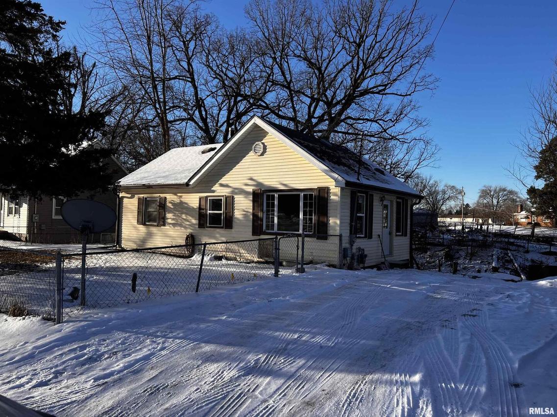 1202 3rd St., Silvis, IL 61282