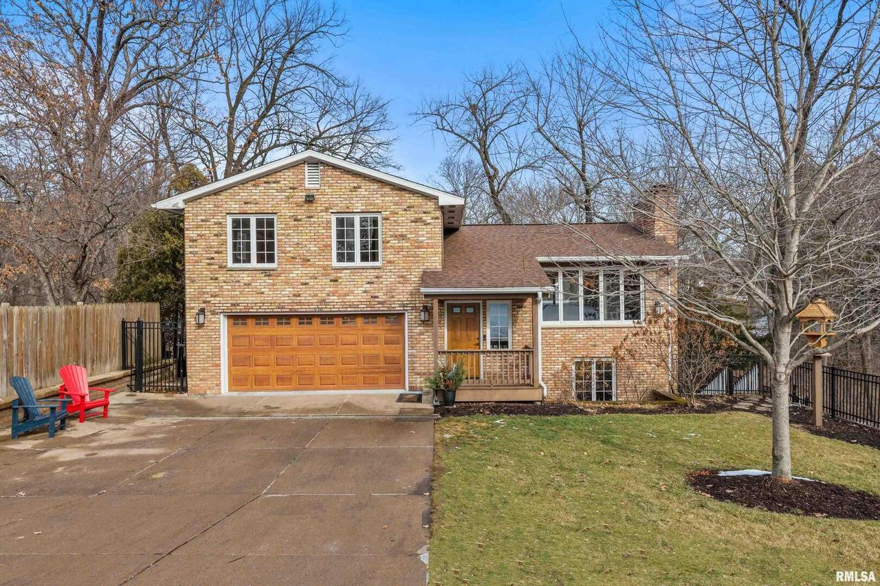 1673 30th Ave., Moline, IL 61265