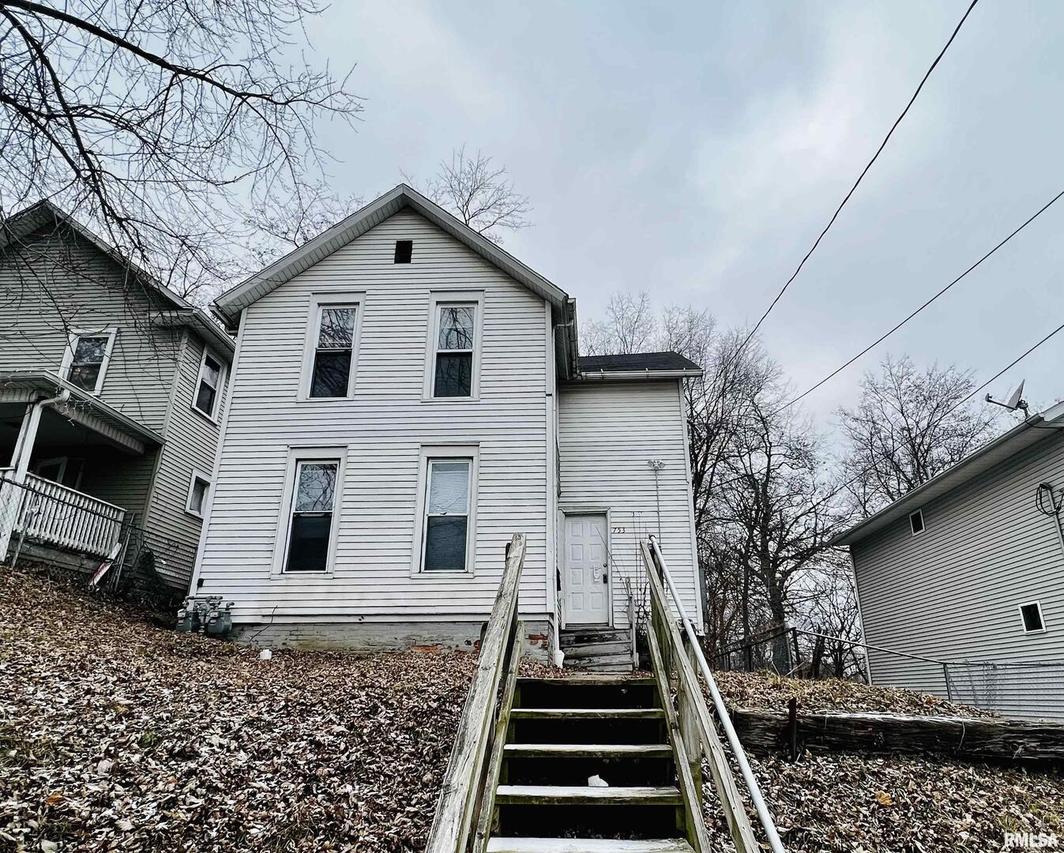 753 14th St., Moline, IL 61265