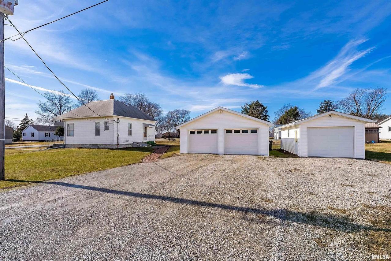 1001 NW 2nd St., Aledo, IL 61231