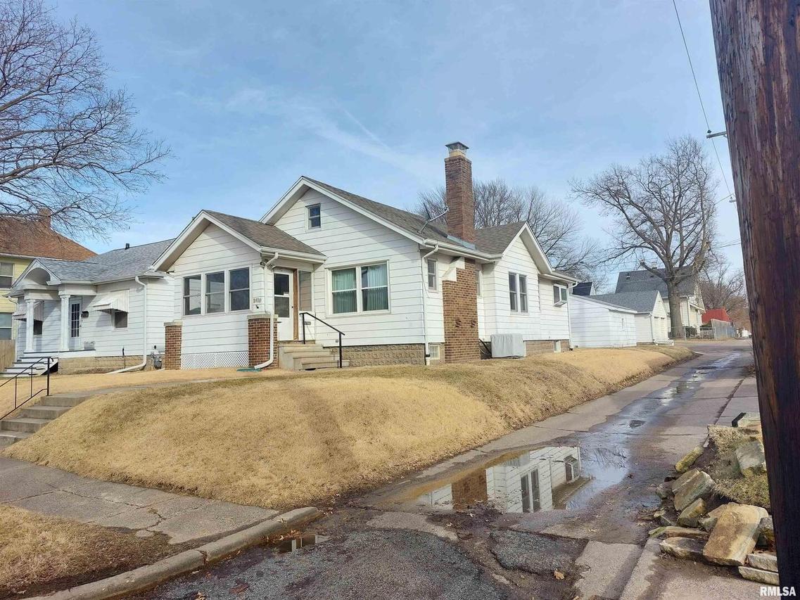 2610 4th St., Moline, IL 61265