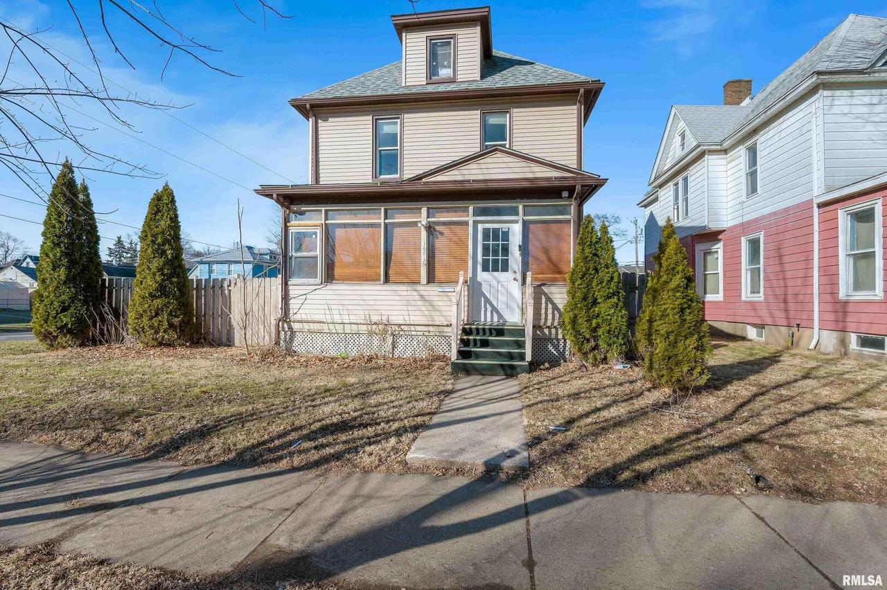 1236 14 1/2th St., Rock Island, IL 61201