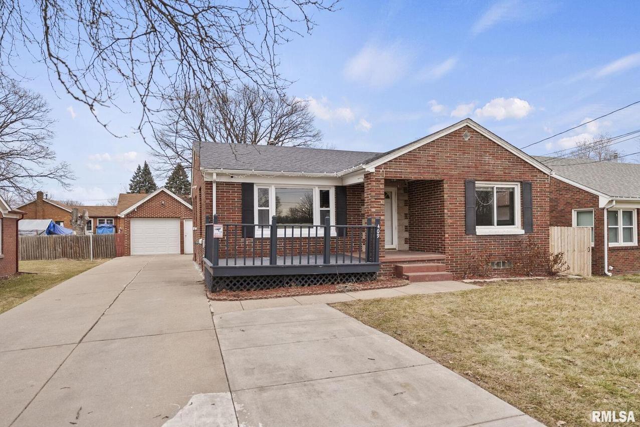 409 10th Ave., Silvis, IL 61282